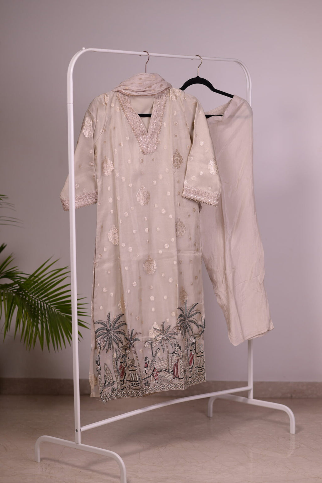 Zari Cream Elegance