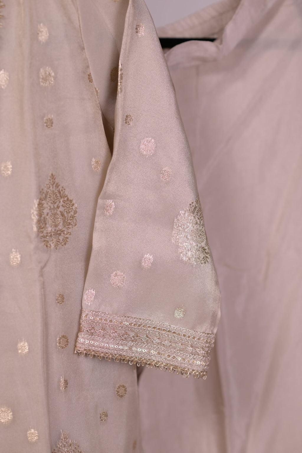 Zari Cream Elegance