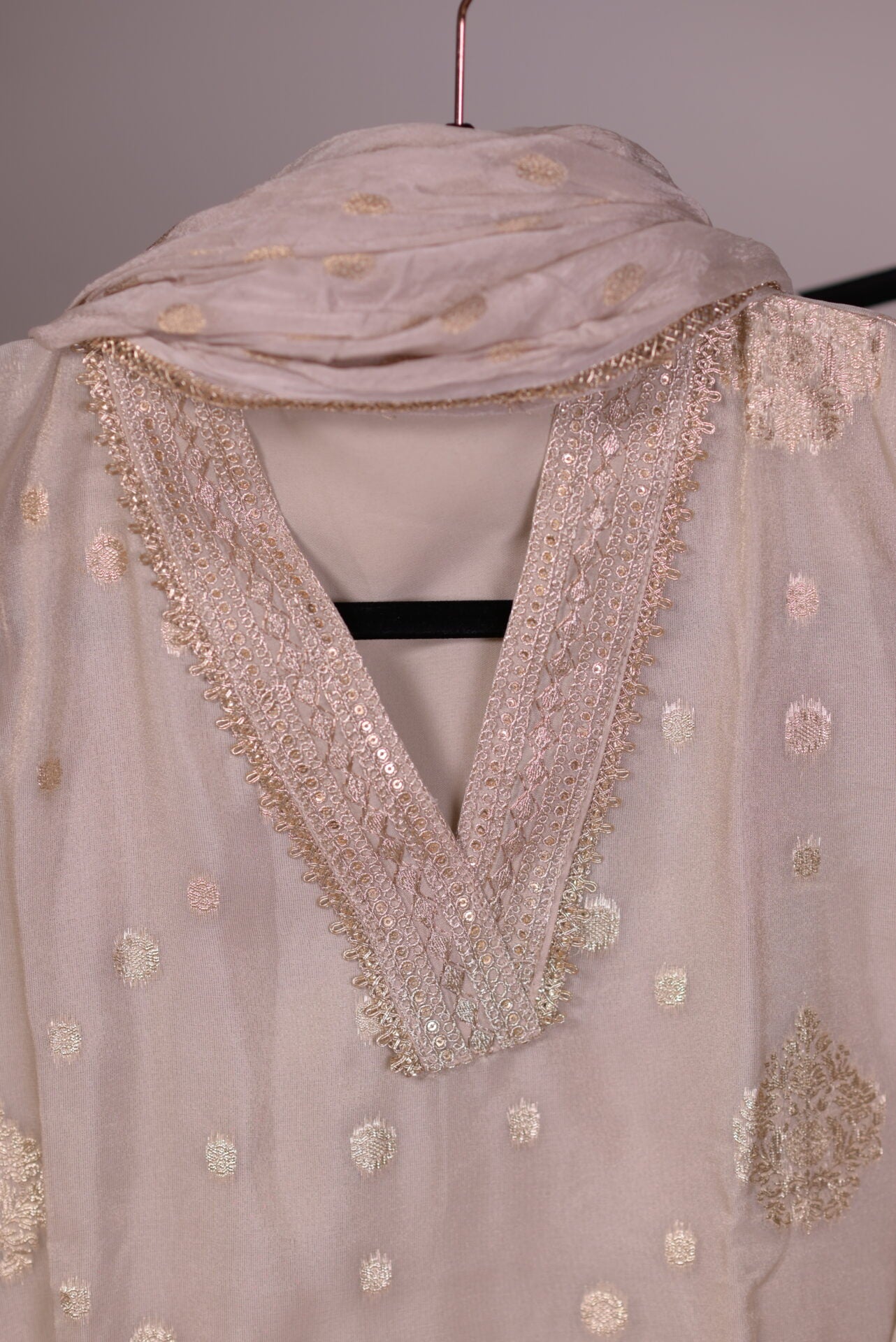 Zari Cream Elegance