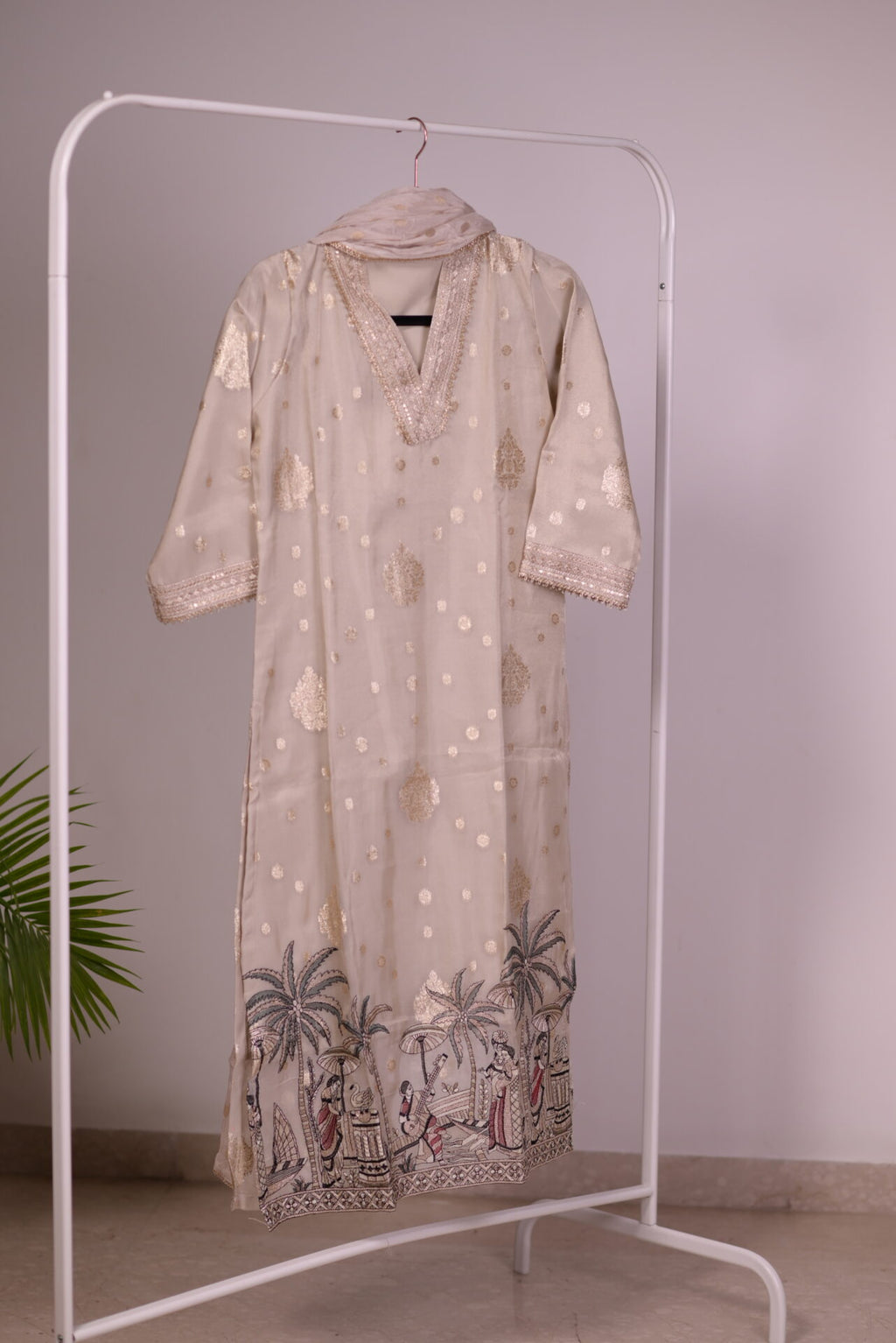 Zari Cream Elegance