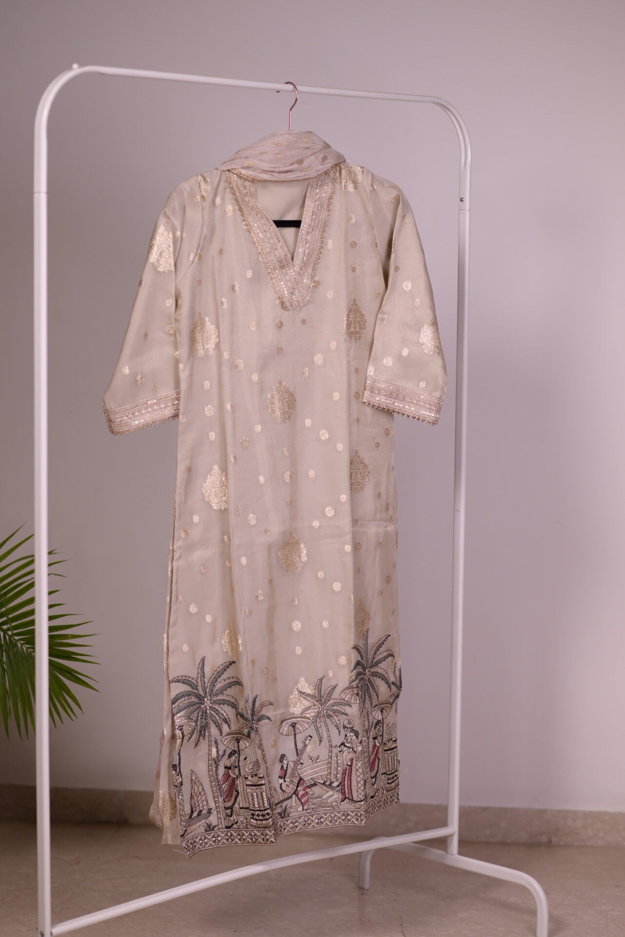 Zari Cream Elegance